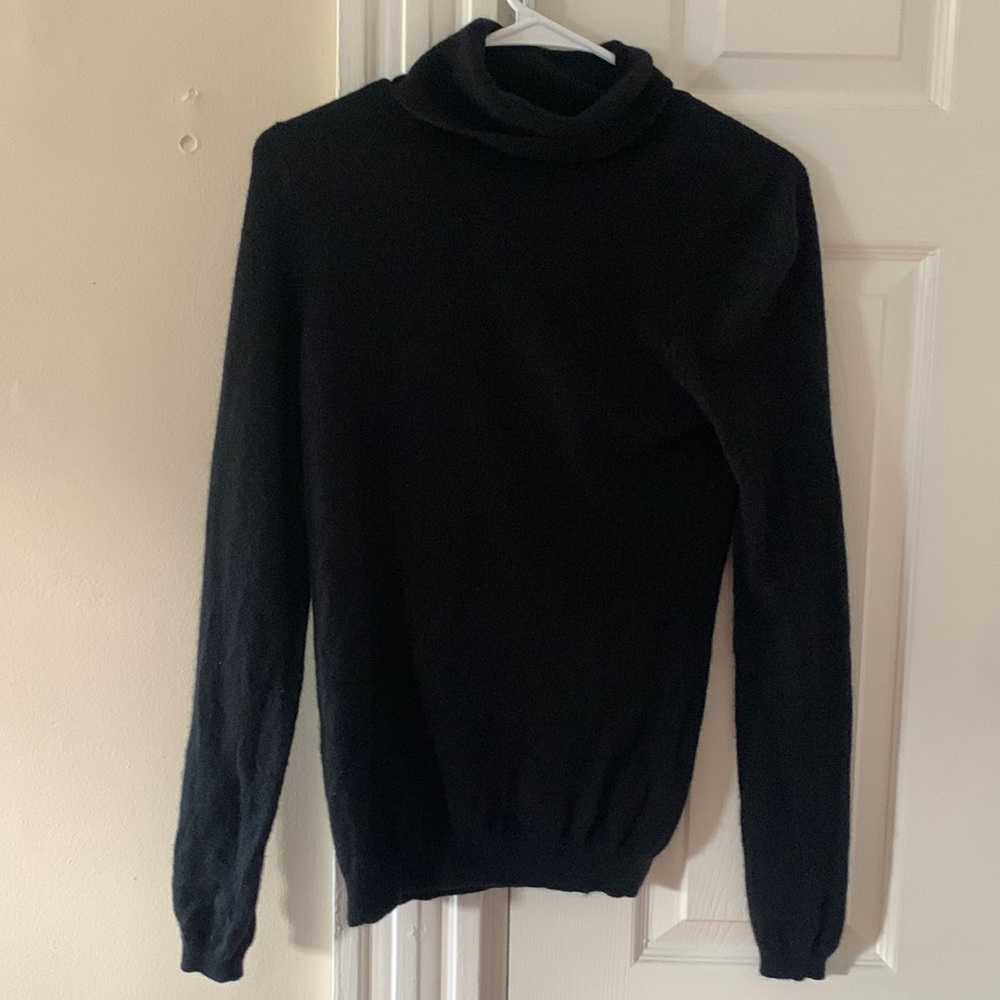 Black turtle neck cashmere sweater